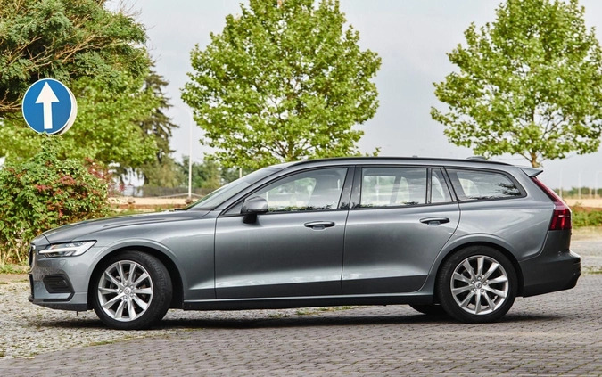 Volvo V60 cena 84700 przebieg: 114000, rok produkcji 2019 z Sierpc małe 232